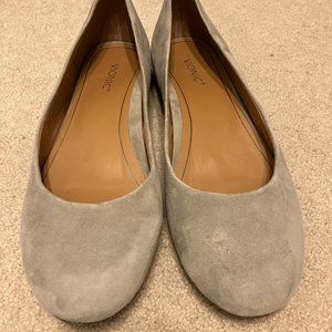 Tan Vionic Hannah flats, size 10